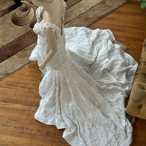 YSA Makino fit n flare Wedding Gown Size 12 NWT Off white - Picture 9 of 16